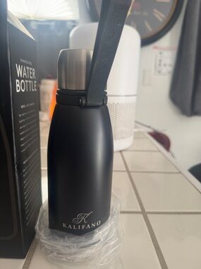 Kalifano Matte Black Stainless Steel Bottle with Carry Strap